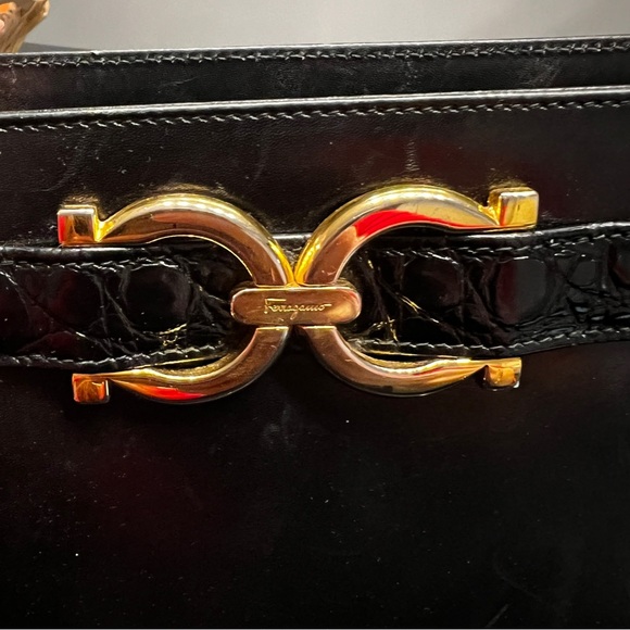 💯 Authentic Salvatore Ferragamo Gancini Vintage Leather Shoulder Bag - Picture 3 of 14